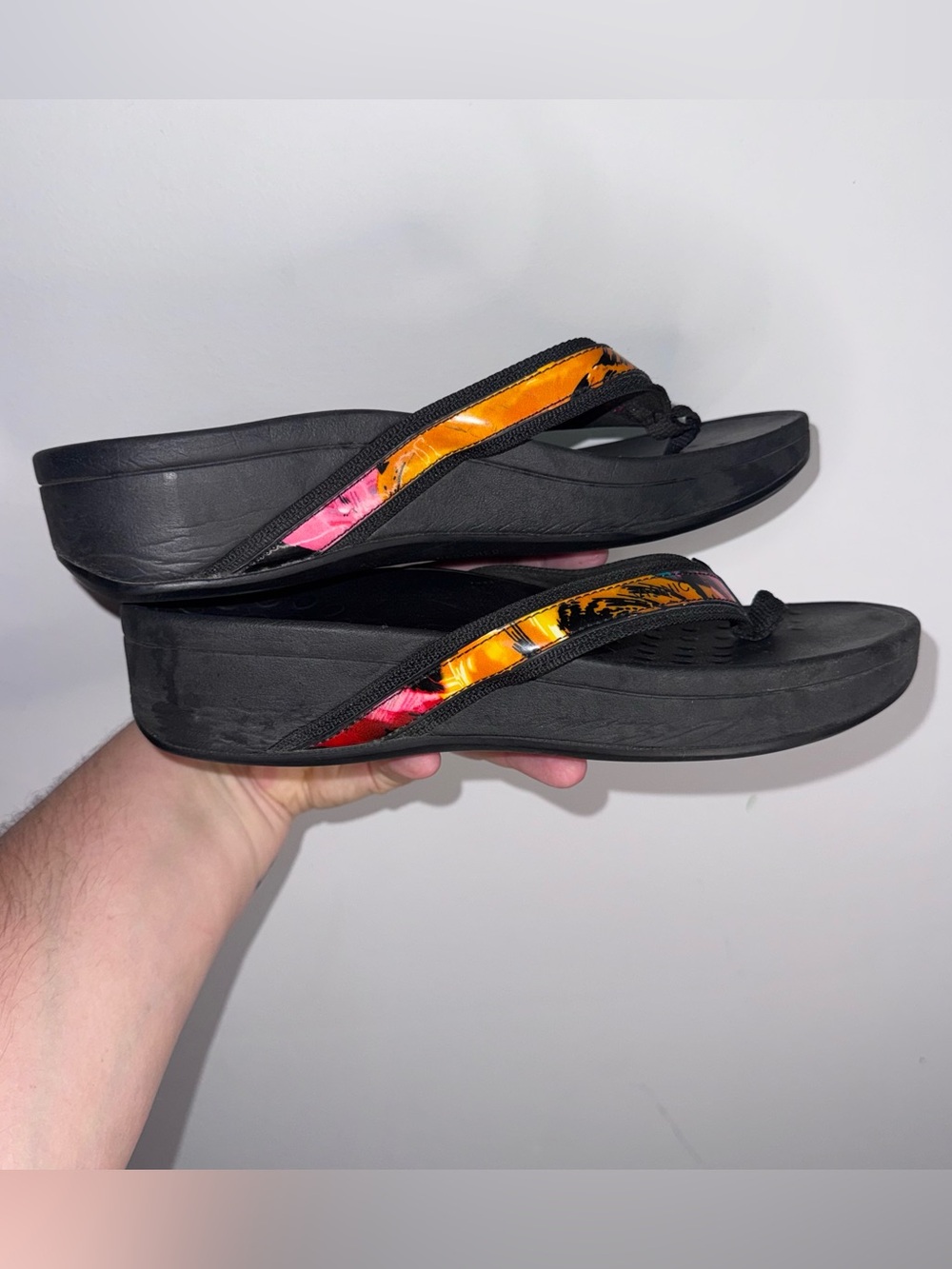 Vionic High Tide Women’s 9 Black Multicolor Wedge Flip Flop Sandals